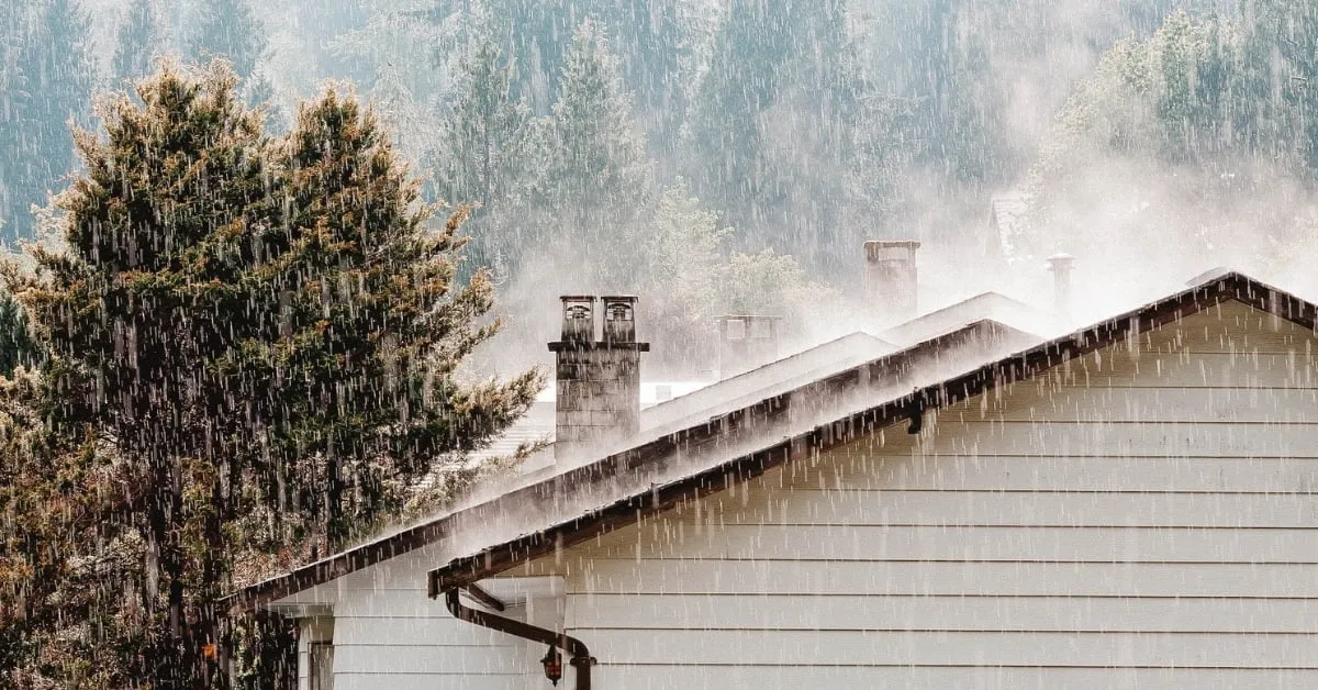 Installation de pieux vissés par temps de pluie