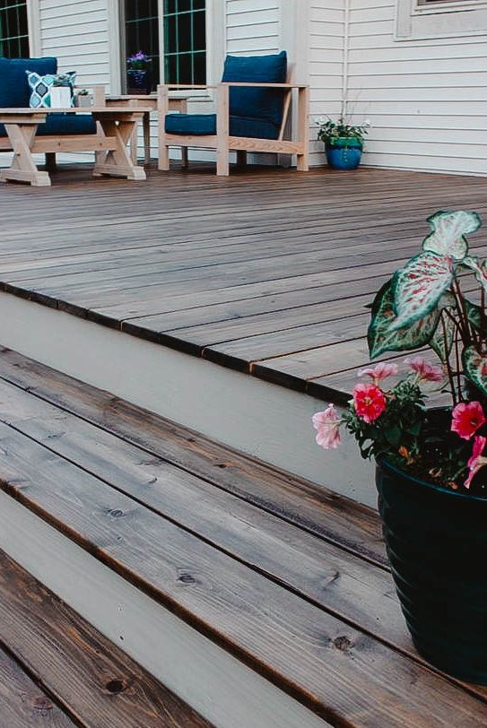 Vous pouvez voir un patio teint en deux tons